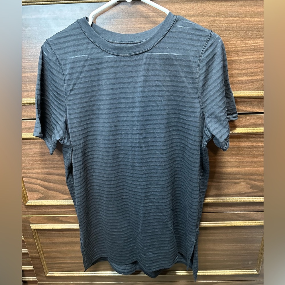 Lululemon Uncovered Tall Tee P2P 20” Size 8